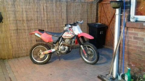 Honda xr 400r runs and drives fine been stood a while