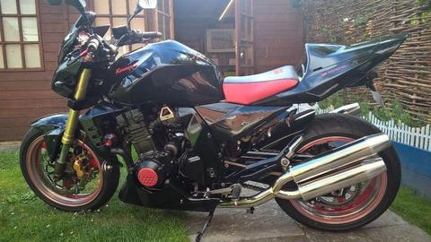 2004 54 PLATE KAWASAKI ZR 1000 Z1000 Z 1000 BLACK RED. NAKED MUSCLE BIKE LOW SEAT HEIGHT. 3 OWNERS