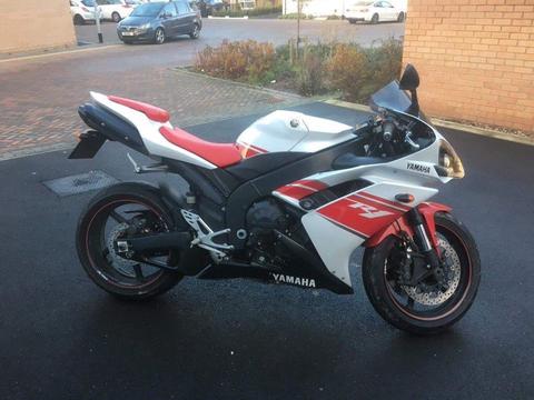 yamaha r1 only 11.000 miles from new