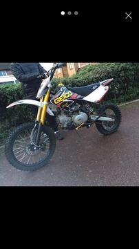 Mint 140cc pitbike 1 month old