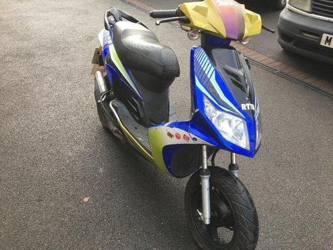 2015 50cc scooter ( 6 months MOT )