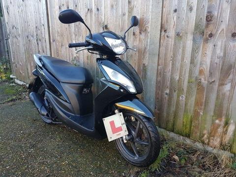 Honda vision 110, 2012 scooter ( legal learner 125cc moped as 125 )