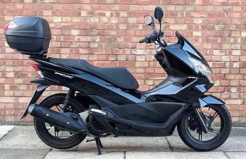 HONDA PCX 125 (16 REG), ONE OWNER, ONLY 3644 MILES ON THE CLOCK!