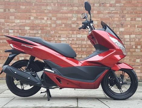 HONDA PCX 125cc (15 REG), ONE OWNER, ONLY 427 MILES ON THE CLOCK!