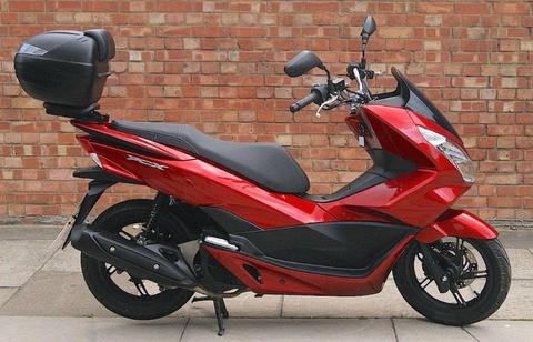 Honda PCX 125 (15 REG), One owner, Excellent condition, ONLY 300 miles on the clock!
