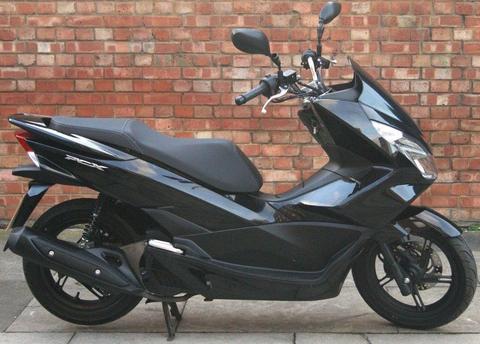 Honda PCX 125cc (66 REG), 1 Owner! Mint condition, ONLY 1100 miles!