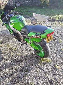 Kawasaki zx6r in green lovely example