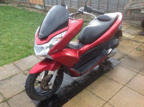 Honda pcx 125. 2014. Low miles