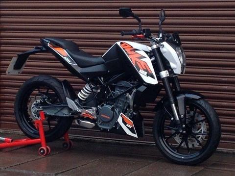 KTM Duke 125 ABS 2014. Only 3940miles. Delivery Available *Credit & Debit Cards Accepted*