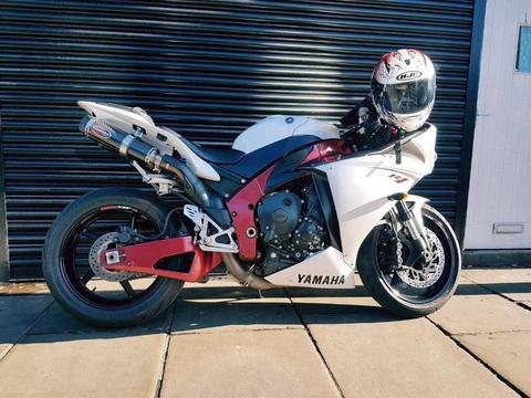 *YAMAHA R1 BIG BANG £5800 OR WILL BE SOLD TO THE SUPERBIKE FACTORY THIS FRIDAY THE 5th FOR £5600!! *