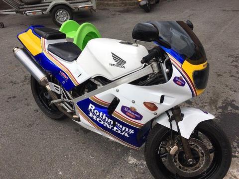 CLASSIC HONDA VFR 400 NC24 IN RARE ROTHMANS COLOURS
