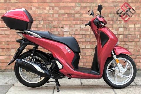 Honda SH 125 (17 REG), *NEW SHAPE*, *KEYLESS KEY* One owner, Only 400 Miles!