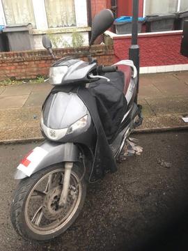 Scooter Peugeot 125
