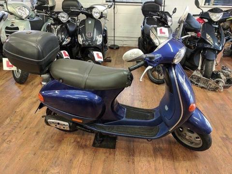 Vespa ET2, Good working condition, comes with top box!