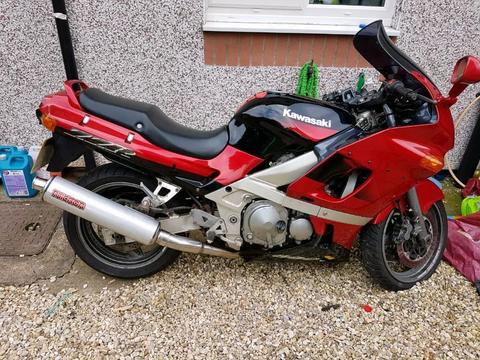 Kawazaki zzr 600. Low miles. Long mot