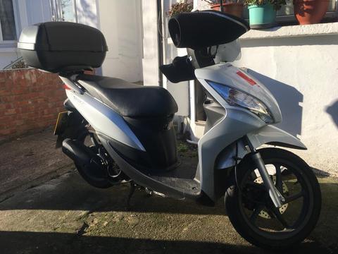 HONDA VISION 110-2016-HOT GRIPPER- CHARGING PORTS-MOBILE HOLDER