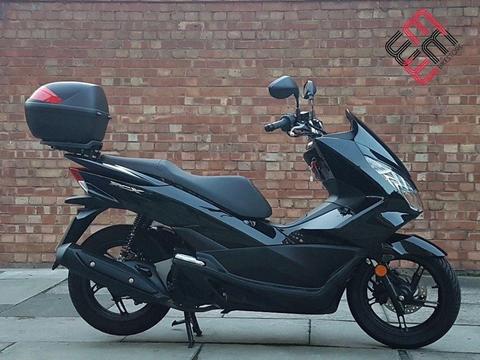 HONDA PCX 125 (16 REG), ONE OWNER, ONLY 3644 MILES ON THE CLOCK!