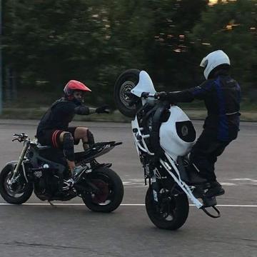 Honda f4i stunt bike wheelie