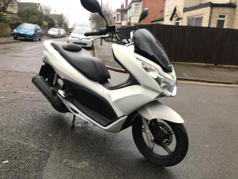 HONDA PCX 125cc white 2011 low mileage hpi clear!!