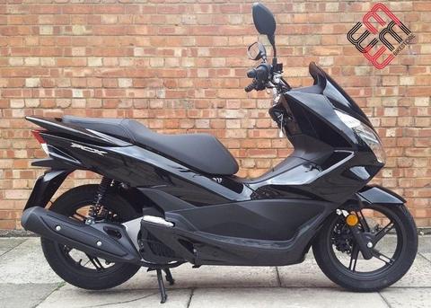 Honda PCX 125cc (66 REG), 1 Owner! Mint condition, ONLY 1100 miles!