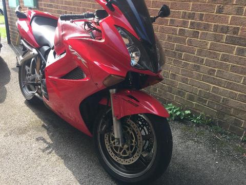 Honda VFR 800 VTEC 2004 Red