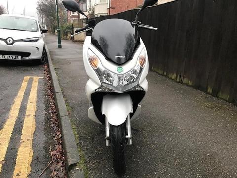 HONDA PCX 125cc white 2011 low mileage hpi clear!!