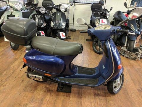 Vespa ET2, Good working condition, comes with top box!