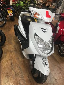 Yamaha cygnus 125cc scooter moped not piaggio vespa