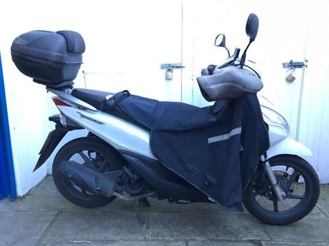 White Honda Vision - Recently serviced - Heated Grips