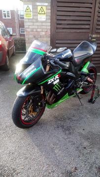 For sale kawasaki zx10 only for track in black and green colours, comes with a hm quick shifter