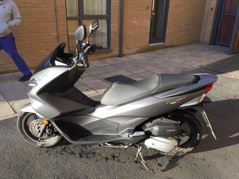 Honda PCX 125cc Great Scooter, in showroom condition, Full Service History, 1 owner from new