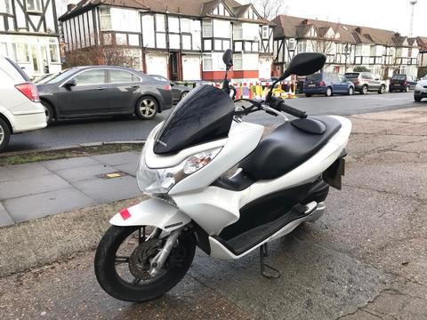 HONDA PCX 125cc white 2011 low mileage hpi clear!!