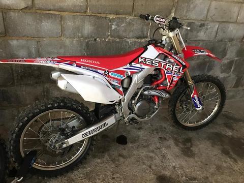 HONDA CRF 450 2016 14 HOURS USE FROM NEW. BARGAIN