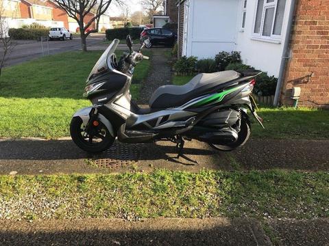 Kawasaki j300 ABS special edition black and green only 2000 miles