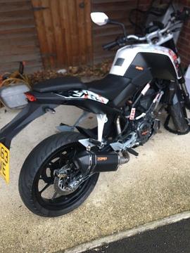 PRICED TO SELL ktm duke 125 2014 with carbon exhaust system