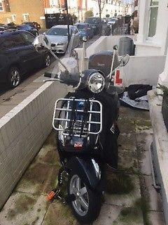 Beautiful Vespa Piaggio 2013. Very well conserved, dark blue, brown seat, elegant and rarely used
