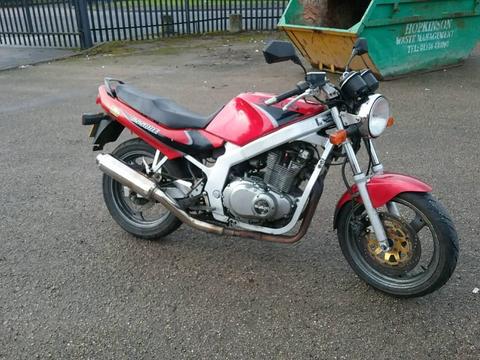 Suzuki GS 500 EY 2001 Y reg red black