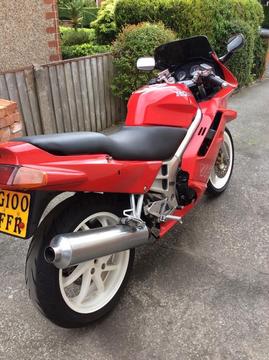 Honda vfr 750