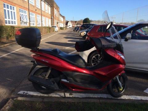 HONDA PCX125 -- LOW MILEAGE -- GREAT COMMUTER OR DELIVERY BIKE