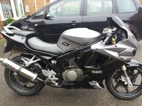 Hyosung GT125R sports tourer motorcycle (Learner legal)
