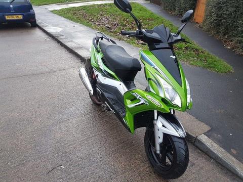 2015 Lexmoto MATADOR 125cc Scooter 2000 miles Learner 125 Motorcycle Good Condition Delivery Poss