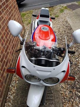 1988 fzr 400 import ,unfinished project.many new parts space needed