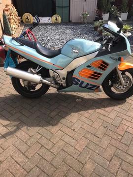 Susuki rf 600 sportFantastic one of a kind gulf livery mot aug 2018 10k Miles only excellent bike