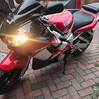 Yamaha R6 Red low miles service & MOT
