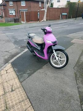 Peugeot tweet 125cc moped 2014 fully running needs seat and speedo cable