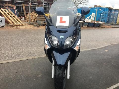 PIAGGIO XEVO 125cc midnight blue 2011 super low mileage