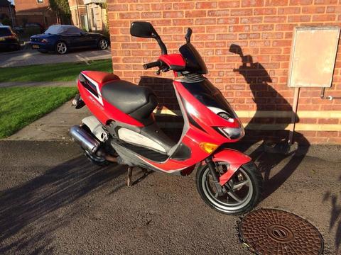 Aprilia SR 125 Sport Scooter in good running order with clean 01/18 MOT