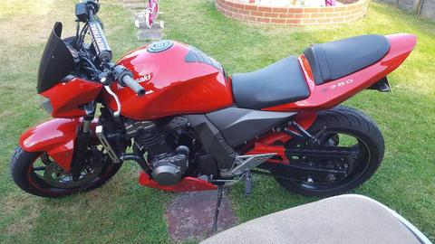 I am selling or swapping urgently kawasaki z750
