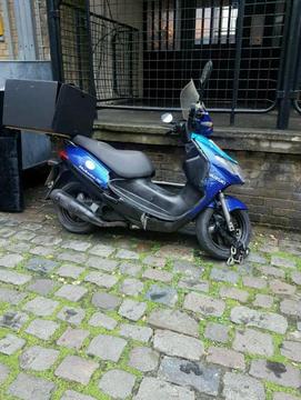 Suziki 125cc 2 stroke moped scooter vespa honda piaggio yamaha gilera peugeot pcx delivery