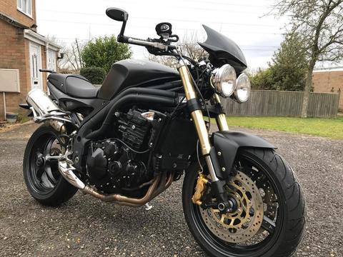 Triumph speed triple 1050 LOW MILEAGE